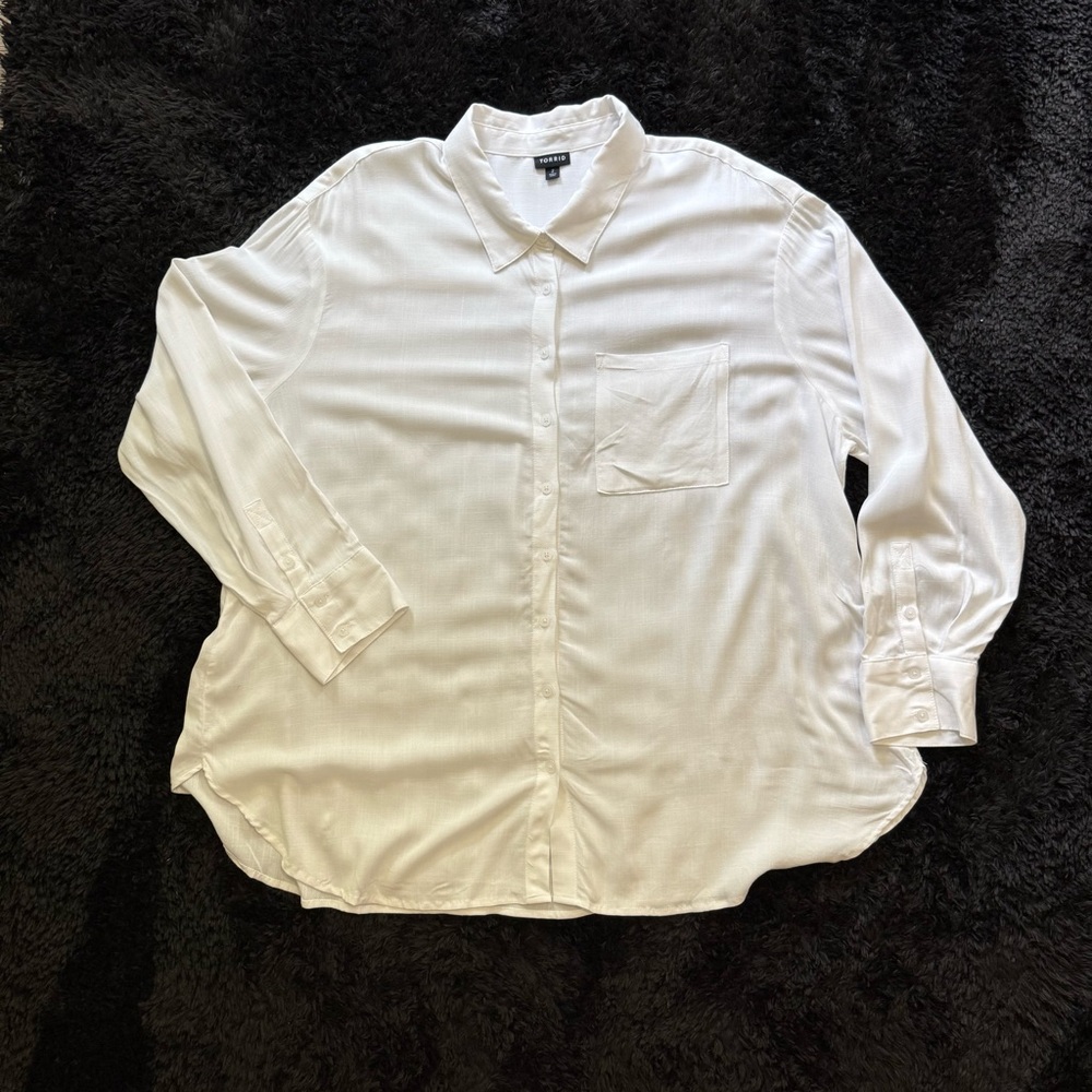 Torrid White Button-Up Shirt